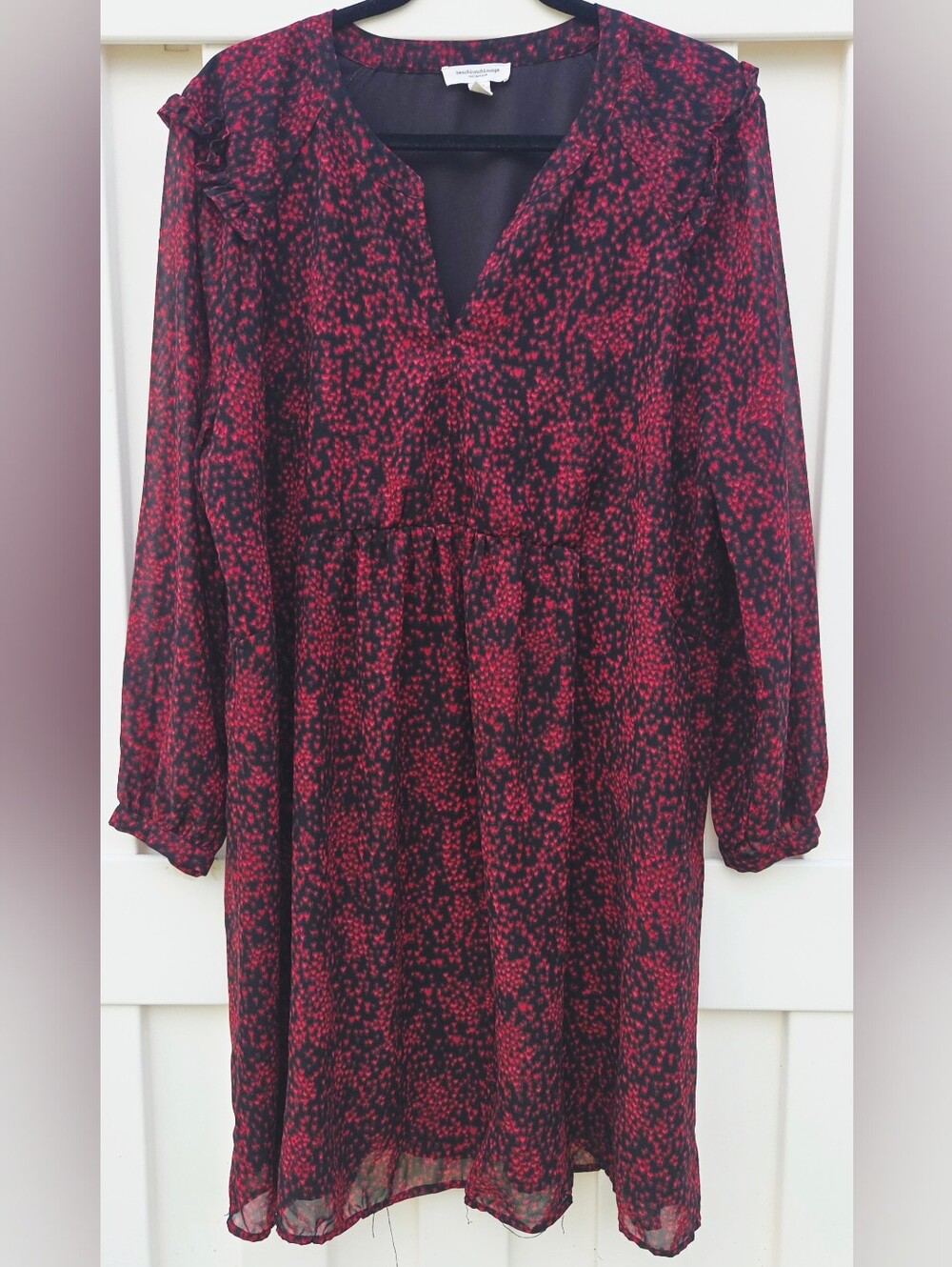 beachlunchlounge Black and Red Printed Long Sleeve V-Neck Dress